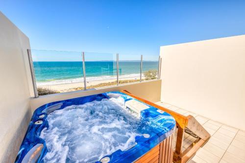 Aparthotel On The Beach Resort Bribie Island