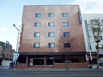 Hotel Brown