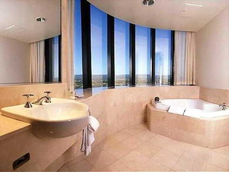 Hotel Crowne Plaza Surfers Paradise
