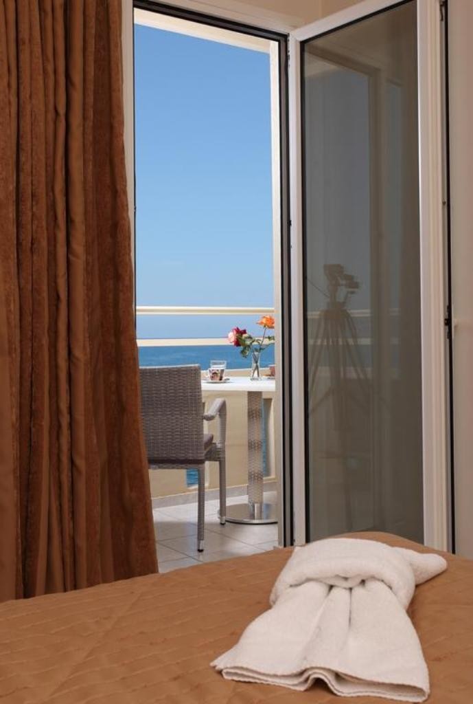 Kronos Hotel