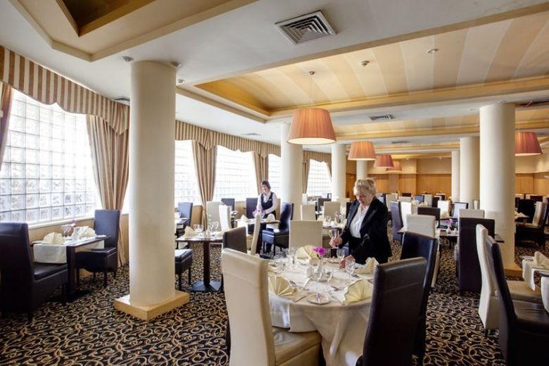 The Royal Hotel & Merrill Leisure Club