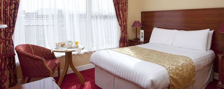 The Royal Hotel & Merrill Leisure Club