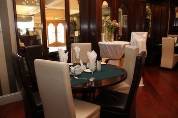 The Royal Hotel & Merrill Leisure Club