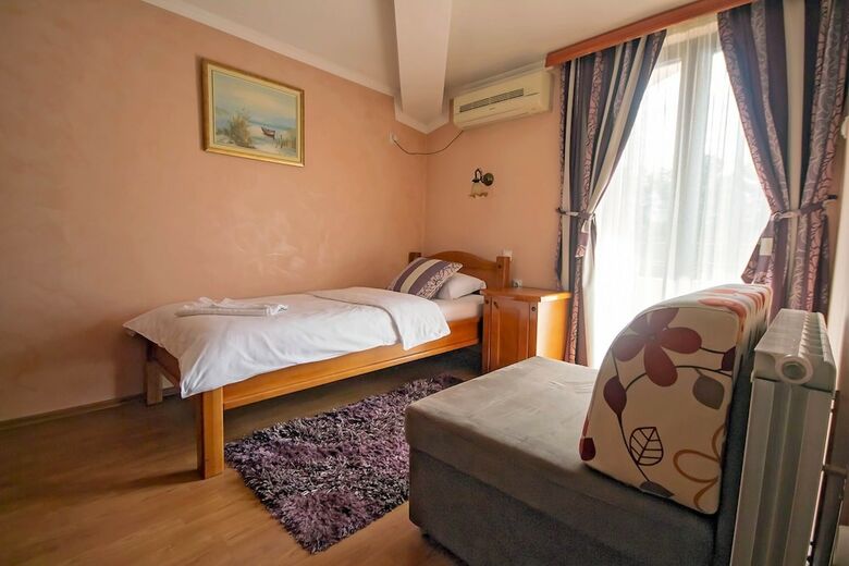 Hotel Holiday
