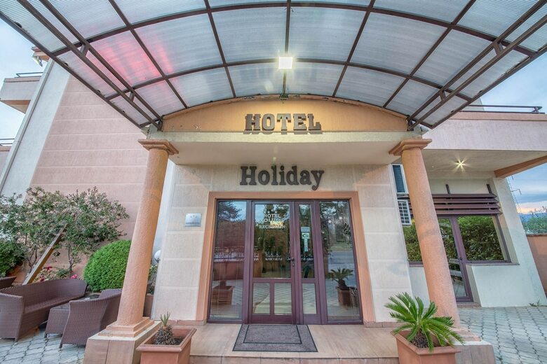 Hotel Holiday