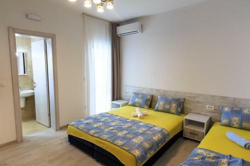 Apartments Sari?
