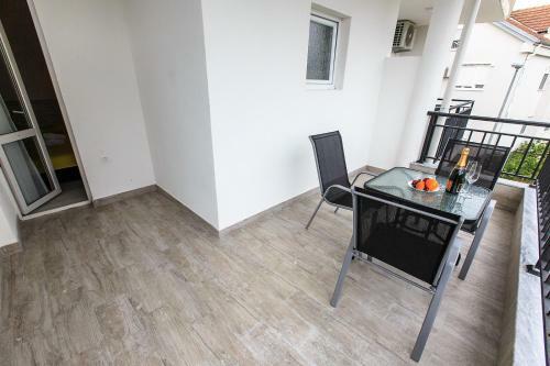 Apartments Sari?