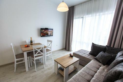 Apartments Sari?
