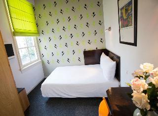 Quentin Golden Bear Hotel