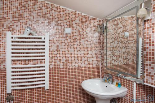 Hostal Vila Senjak B&B