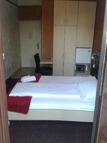 Hostal Vila Senjak B&B
