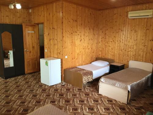 Hostal Alyona Hotel