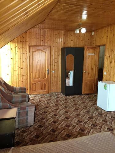 Hostal Alyona Hotel