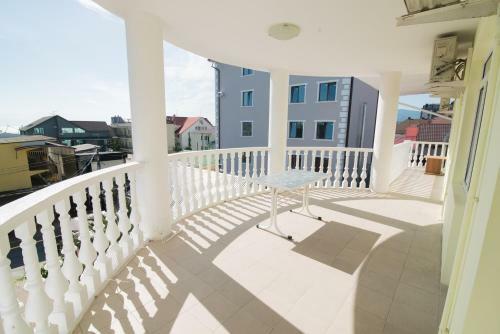 Hostal Alyona Hotel