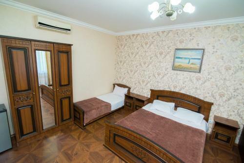 Hostal Alyona Hotel