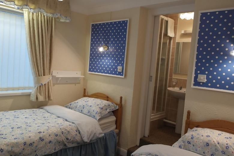 Hostal Monravon Guest House