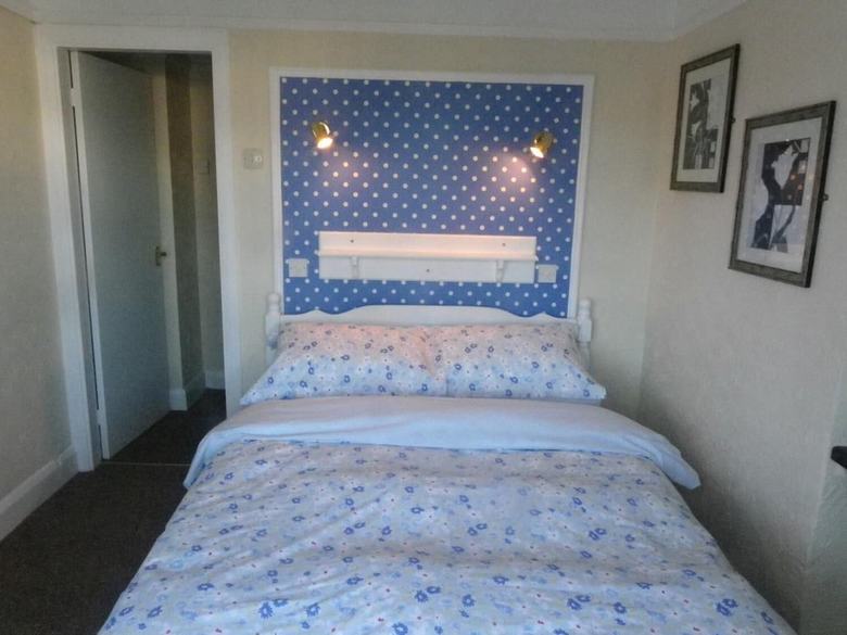 Hostal Monravon Guest House