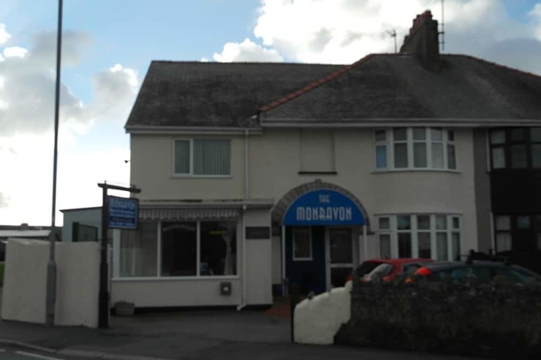 Hostal Monravon Guest House