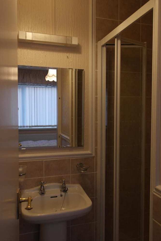 Hostal Monravon Guest House