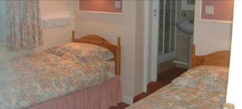 Hostal Monravon Guest House
