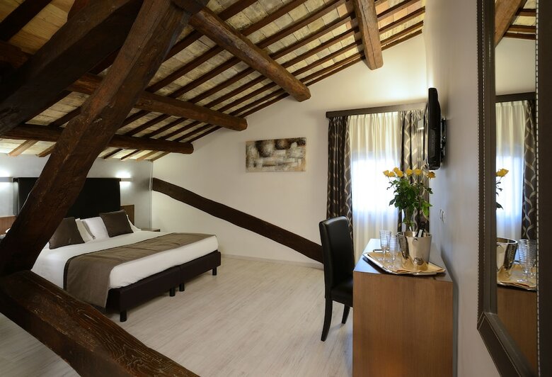 Hotel Trevi