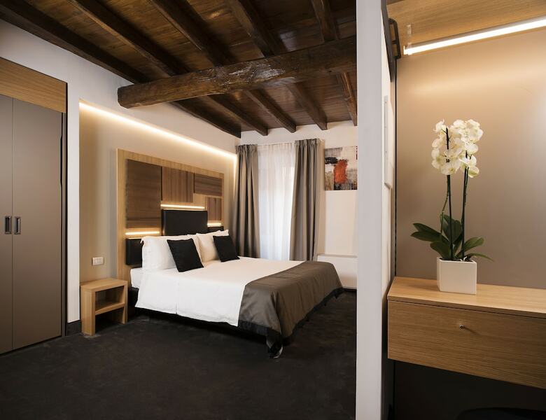Hotel Trevi