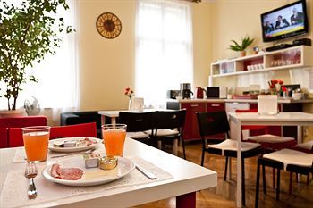 Enigma Hostel & Apartments