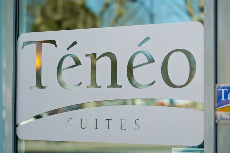 Residencia Teneo Suites