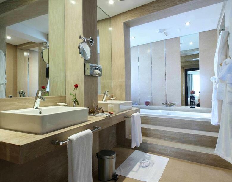 Hotel Golden Tulip Farah