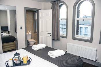 Base Serviced Apartments - Sir Thomas Street