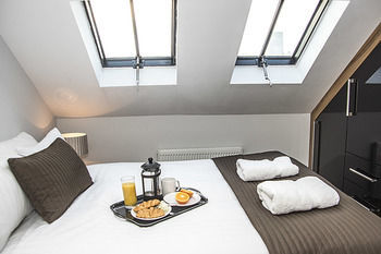 Base Serviced Apartments - Sir Thomas Street