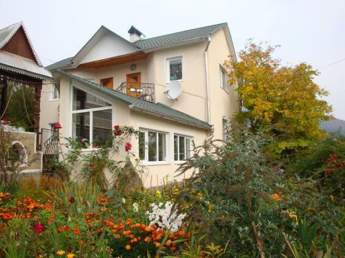 Hostal Vyshenka Guest House