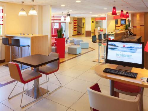 Hotel Ibis Jouy En Josas Velizy