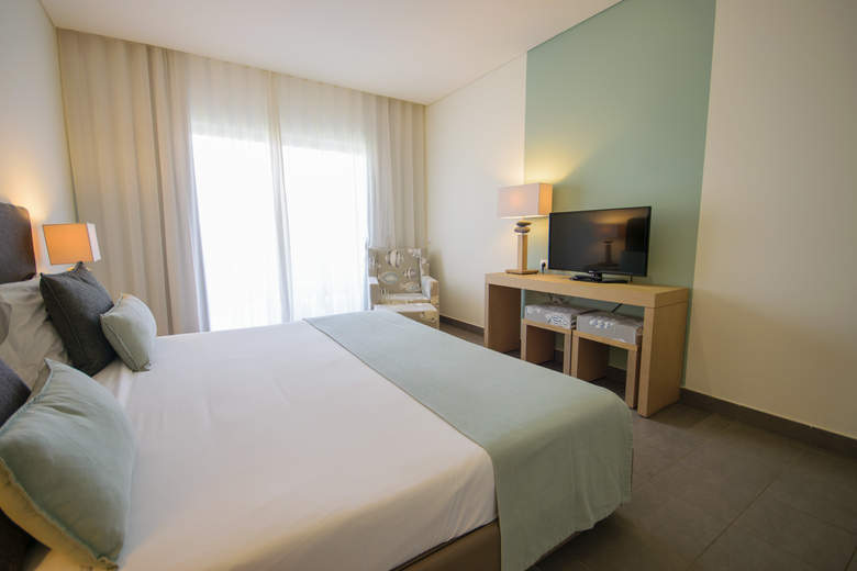 Hotel Oasis Salinas Sea