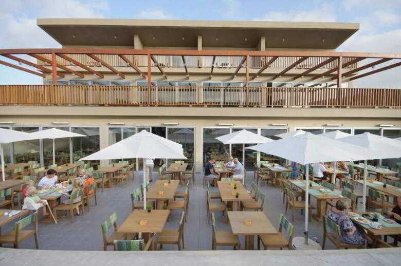 Hotel Oasis Salinas Sea