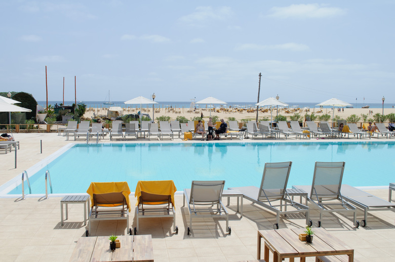 Hotel Oasis Salinas Sea