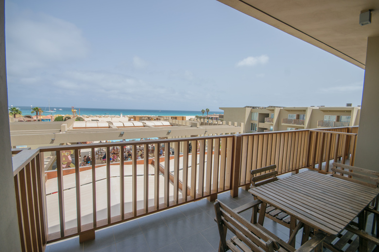 Hotel Oasis Salinas Sea