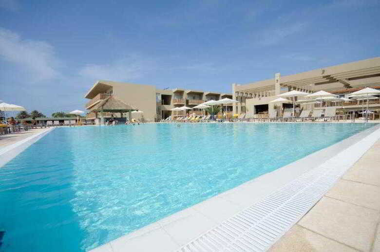 Hotel Oasis Salinas Sea