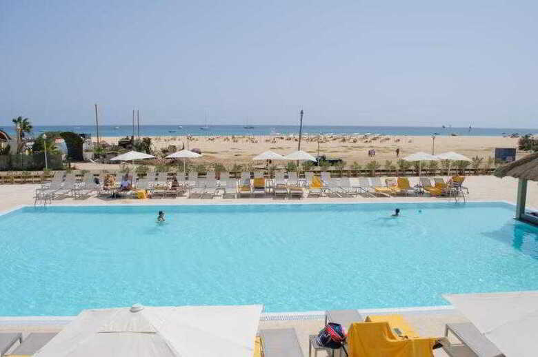 Hotel Oasis Salinas Sea