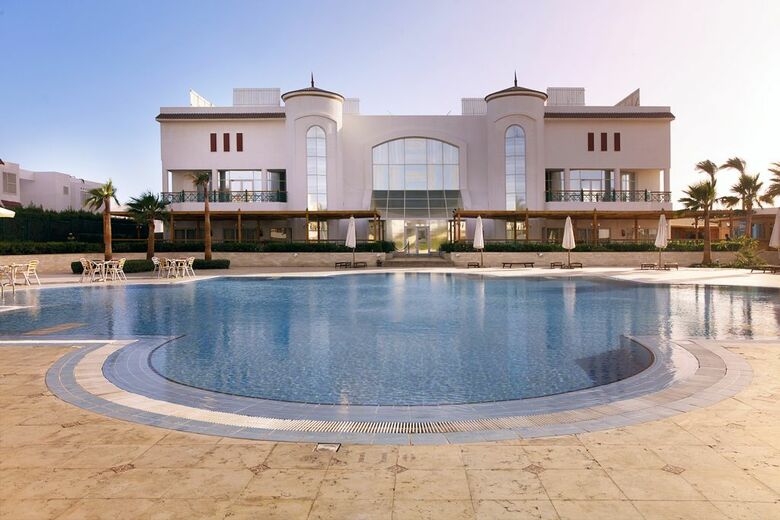 Crystal Cyrene Hotel