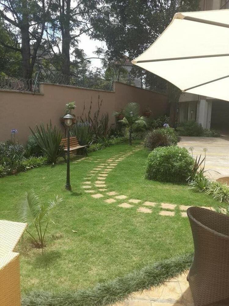 Fenesi Gardens Apartments