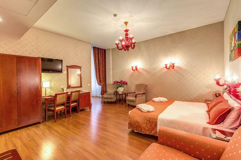 Hotel Augusta Lucilla Palace