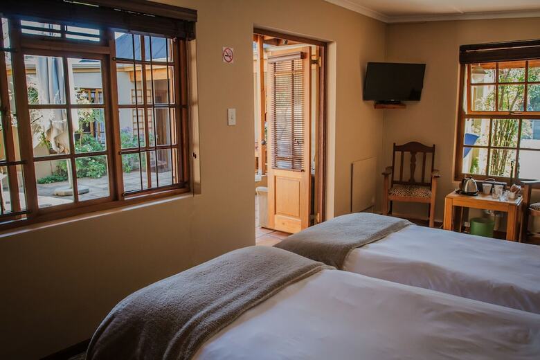 Hostal Guesthouse Larachelle