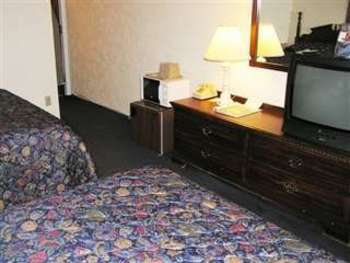 Hotel Fireside Inn & Suites