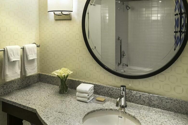 Hotel Renaissance Boston Waterfront