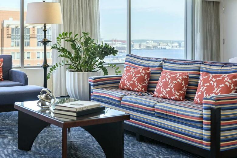 Hotel Renaissance Boston Waterfront