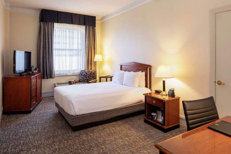 Hotel Hilton Netherland Plaza