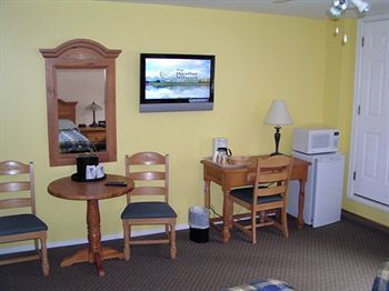 Parkway Motel