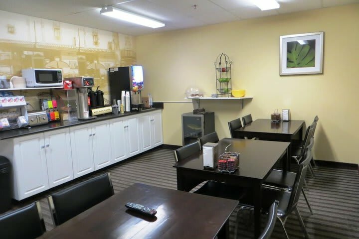 Hotel Super 8 Saskatoon West
