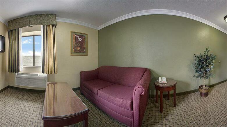 Hotel Howard Johnson Inn And Suites Reseda